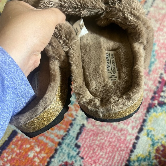 Primark Fuzzy Brown Slippers 9/10 - Picture 4 of 7